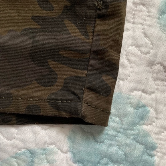🍉Warehouse One brown, camouflage denim shorts, mid rise, stretchy, lightweight 6 - Picture 9 of 14